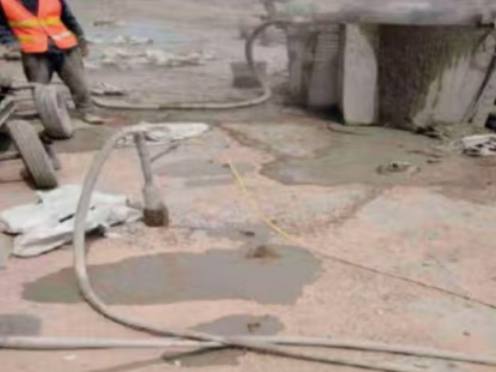 贵州水泥混凝土路面板底注浆技术 路面脱空注浆整治方案